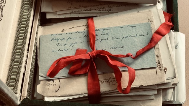 Lifestyle for Valentine's Day: You should ban love letters from past relationships from your home.