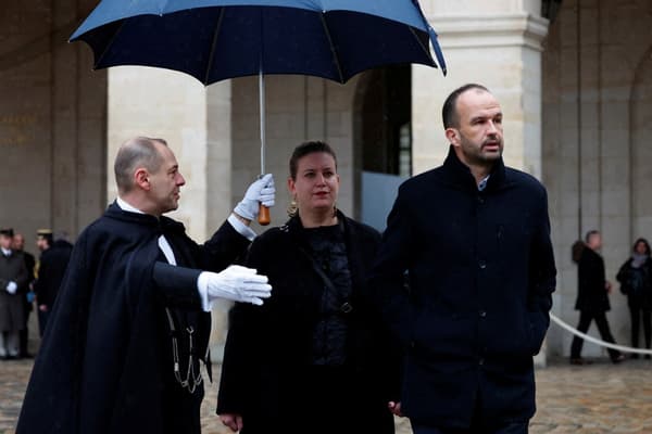 Les insoumis Mathilde Panot et Manuel Bompard à la cérémonie d'hommage aux victimes françaises des attaques du Hamas contre Israël le 7 octobre, aux Invalides, à Paris, le 7 février 2024