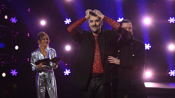 Rea Garvey with Floryan, the winner of "I want to go to the ESC!  - The decision!" © NDR Photo: André Kowalski