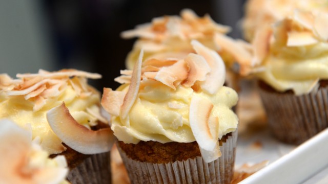 Dolcilicious: There are lots of fresh, homemade pastries, here carrot cupcakes with toasted coconut flakes and cream cheese frosting.