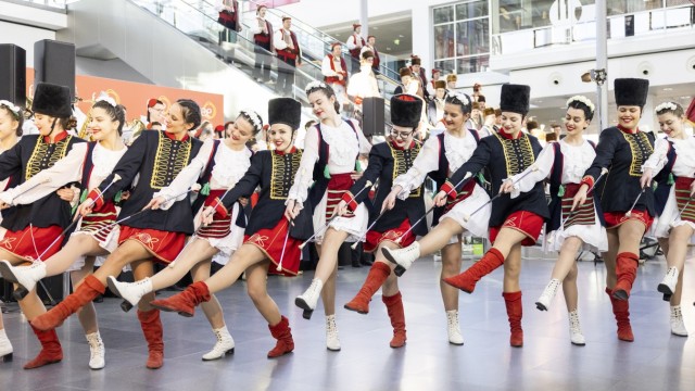 Messe Free in München: Oder mit diesen Tänzerinnen.