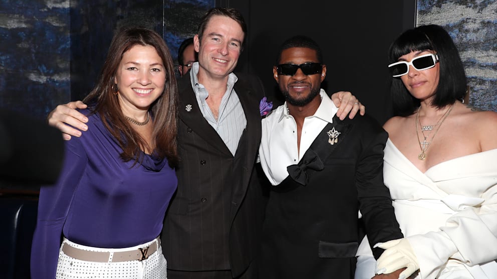 Usher (2nd from right) with his new wife Jennifer Goicoechea.  After the wedding, they celebrated with, among others, the entrepreneurial couple Hannah and Thomas Saujet