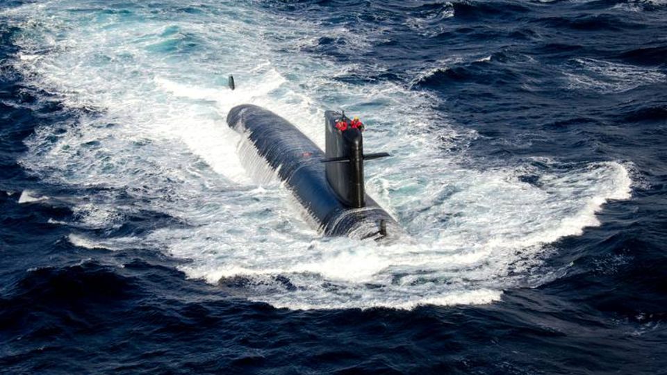 The Saphir is the second boat in the Rubis class (SNA72).  They are the smallest and most compact nuclear submarines in the world.