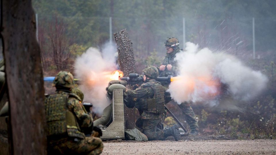 Bundeswehr soldiers on an exercise in Norway.  Lightning and smoke are clearly visible.
