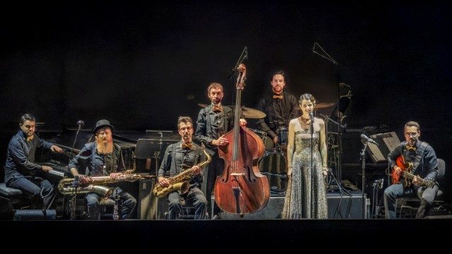 "The Great Gatsby" at the German Theater: The Bolzano singer and actress Greta Marcolongo, here with her band, is committed to women's rights.  She has the festival in her hometown "ELLA - Women on Stage" brought to life.