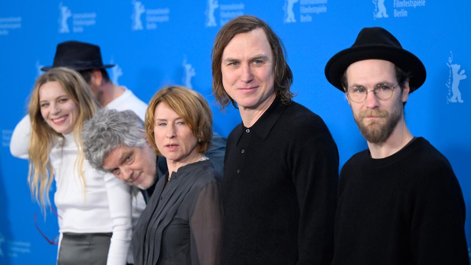 Together at the Berlinale (from left to right): Ronald Zehrfeld, Lilith Stangenberg, Matthias Glasner, Corinna Harfouch, Lars Eidinger and Robert Gwisdek