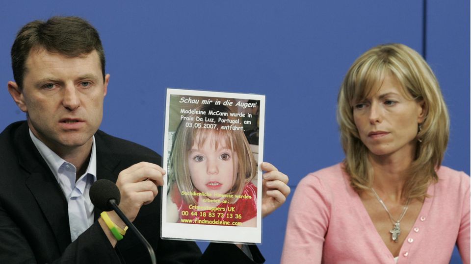 Kate and Gerry McCann with a picture of their daughter