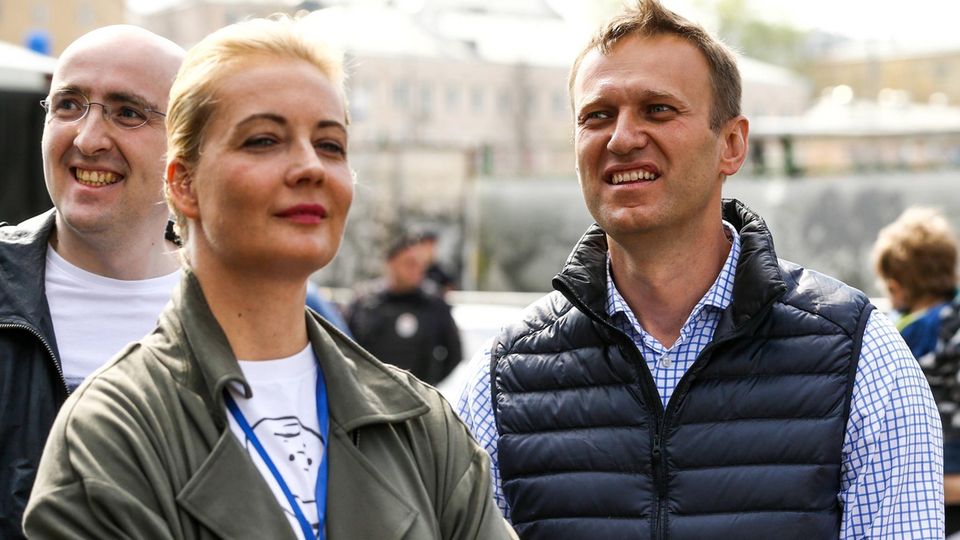 Alexei Navalny and his wife Yulia Navalnaya