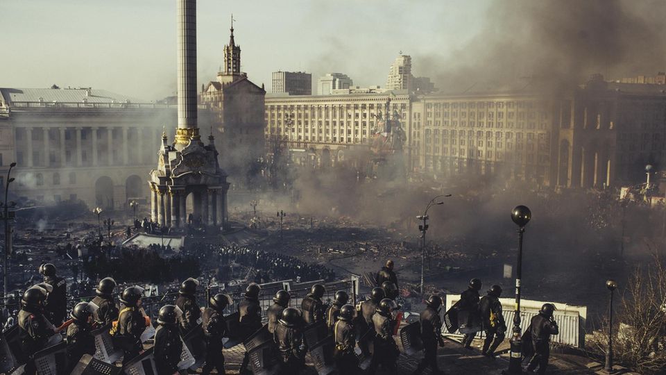 Maidan 2014: Security forces patrol Independence Square in Kiev, Ukraine