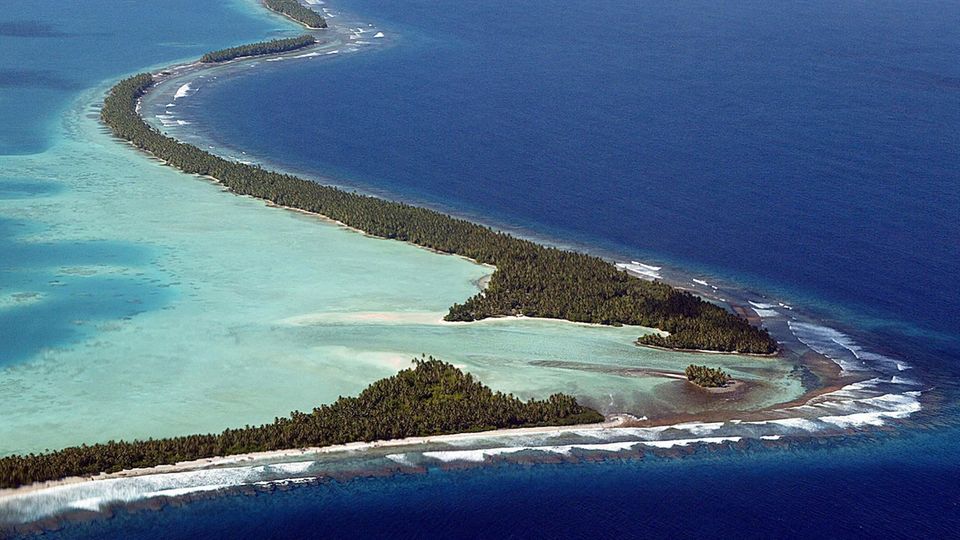 Citizens of climate change-threatened Tuvalu will have the right to live in Australia