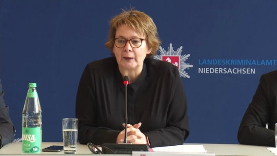 Daniela Behrens (SPD) speaks at a press conference.  © NDR 