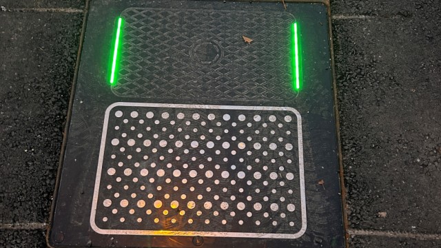 Electromobility: This is what the Easelink charging mat looks like, which is installed in the floor.