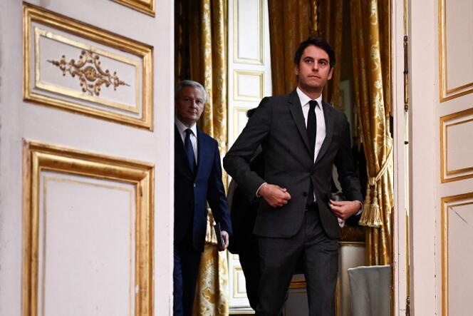 The Prime Minister, Gabriel Attal, followed by the Minister of the Economy, Bruno Le Maire, during the press conference held after the talks with farmers' representatives, in Matignon, February 1, 2024.