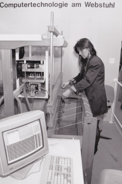 Craft fair turns 75: computer technology on the loom.  This is how the combination of tradition and innovation presented itself in 1992.