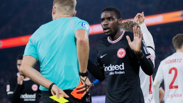 Cologne defeats Frankfurt: Nothing done?  The referee sees it differently: Referee Timo Gerach shows yellow-red for Frankfurt's Niels Nkounkou (right).