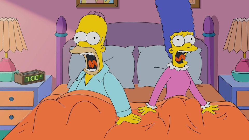 Homer and Marge Simpson sit in bed and scream.