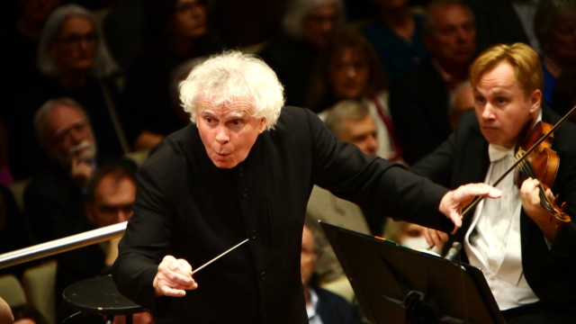 Simon Rattle: Simon Rattle at this year's benefit concert for the SZ relief organization in the Hercules Hall of the Residenz with the Bavarian Radio Symphony Orchestra.
