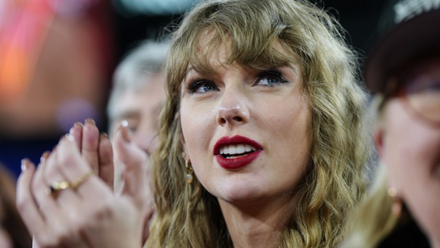 Super Bowl: All 400 aircraft parking spaces are taken, one is reserved for Taylor Swift.