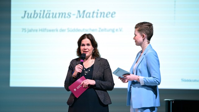 SZ Gute Works: Third Mayor Verena Dietl in conversation with presenter and social media department head Britta Schönhütl.  Dietl brought the city of Munich's congratulations.