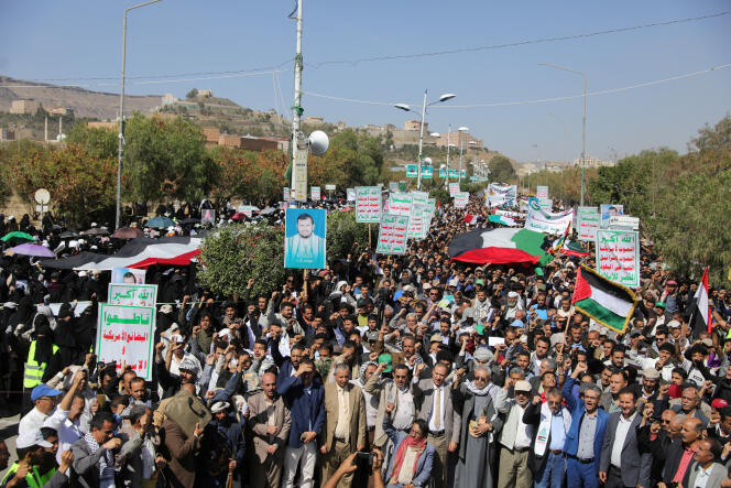 Students and university professors demonstrate support for Palestinians in the Gaza Strip and recent Houthi attacks on ships in the Red Sea and Gulf of Aden, in Sanaa, Yemen, January 31, 2024.