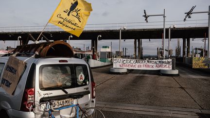 The blocking of the Saint-Quentin-Fallavier toll (Isère) by the Peasant Confederation, February 2, 2023. (MAXIME GRUSS / HANS LUCAS / AFP)