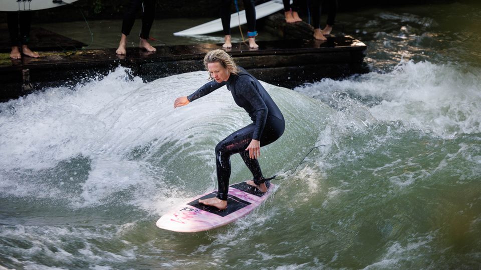 Annette Wilk surfs the Eisbach wave.