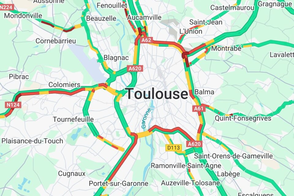 Here is the traffic situation at 7:40 a.m. in the Toulouse area, with a big traffic jam on the A64, south of Muret