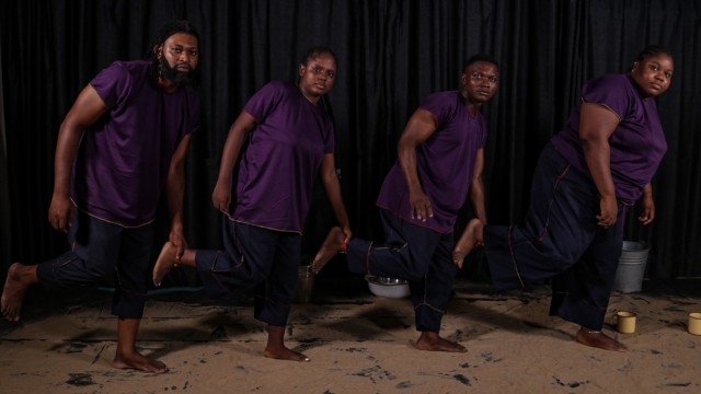 Theater Festival "cuckoo" 2024 for the very little ones: The Nigerian theater group Kininso Koncepts is performing a rhythmic and musical game with lots of sand "Sandscape".