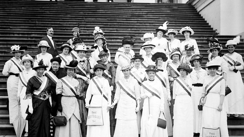 Suffragettes in typical white in front of the US Capitol in 1914