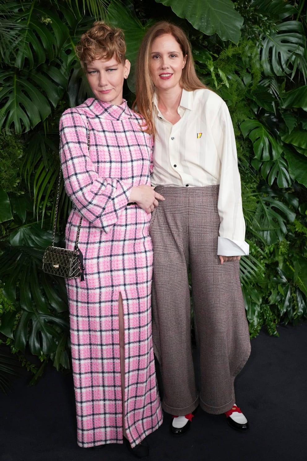 Sandra Hüller (l.) und Regisseurin Justine Triet glänzen auf der Chanel-Party