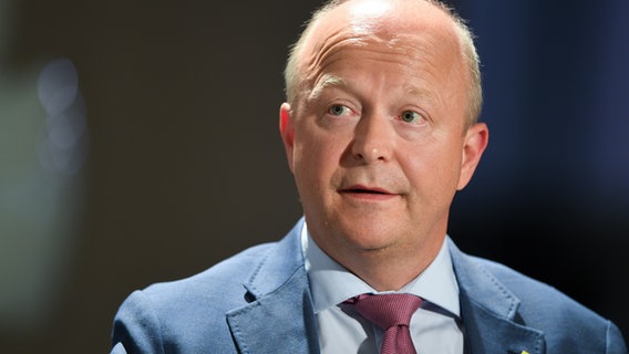 Michael Theurer, member of the FDP, in a portrait photo against a blurred background.  © picture alliance / Felix Kästle/dpa Photo: Felix Kästle