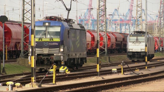 Locomotives on tracks.  © Screenshot 