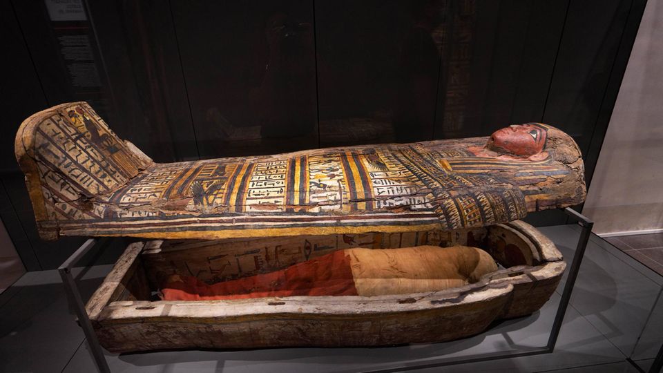 Sarcophagus with mummies