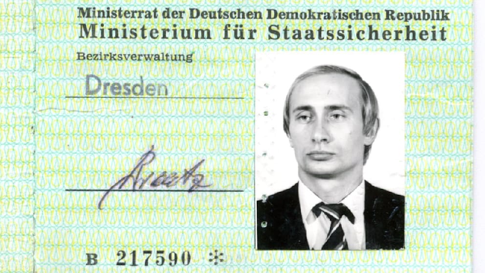 Der Stasi-Ausweis von Agent „Putin“ wurde vor Jahren in einem Dresdner Archiv gefunden