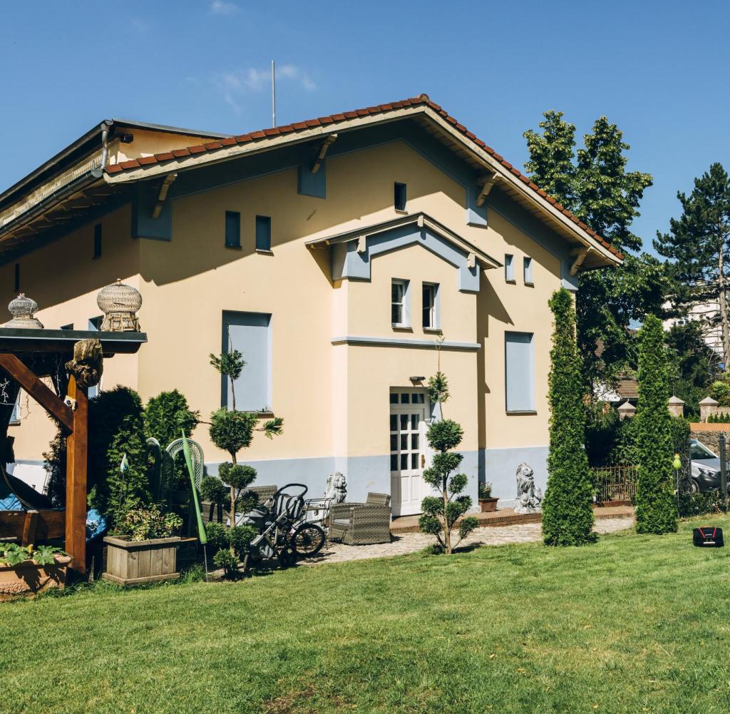 164 square meters, eight rooms and a lush garden – members of the Remmo clan lived in the villa on the outskirts of Neukölln for over ten years