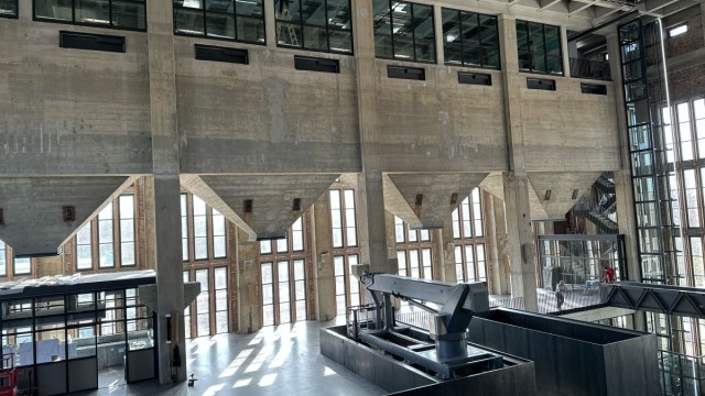 Bergson Art Power Plant: Old industrial charm meets modern architecture: insight into the old Bergson building, where the mezzanine "Beletage" should also be played.