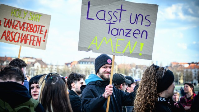 Actions against the dancing ban in Bavaria: "Let's Dance.  Amen!": Protest party against the ban on dancing on the so-called Silent Days on Theresienwiese 2023.