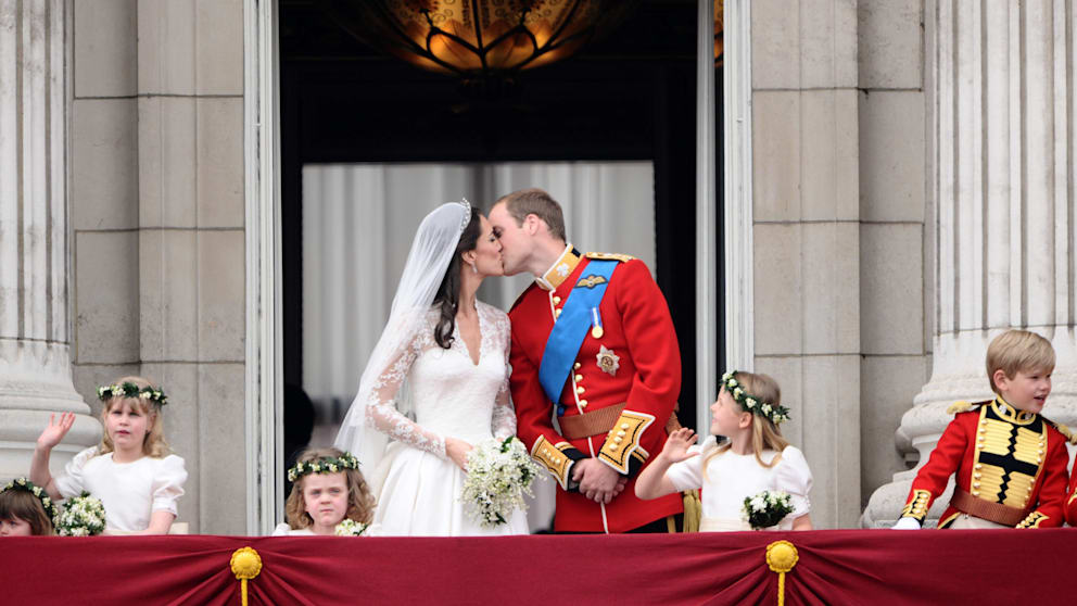 Märchenhochzeit vor 13 Jahren: Kate und William küssen sich am 29. April 2011 auf dem Balkon des Buckingham Palace