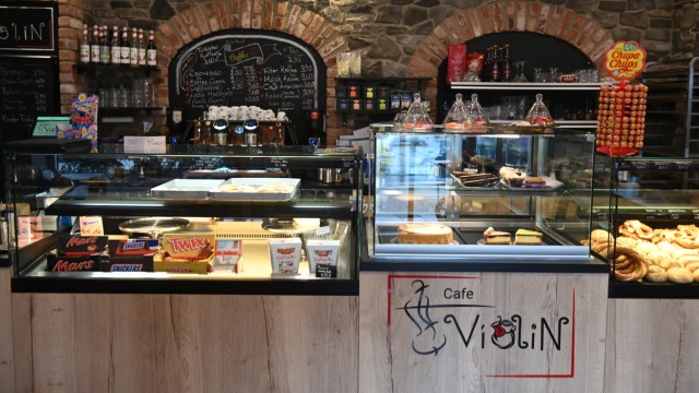 Café Violin: Baked goods and Turkish-oriental breakfast specialties in Café Violin in Giesing.