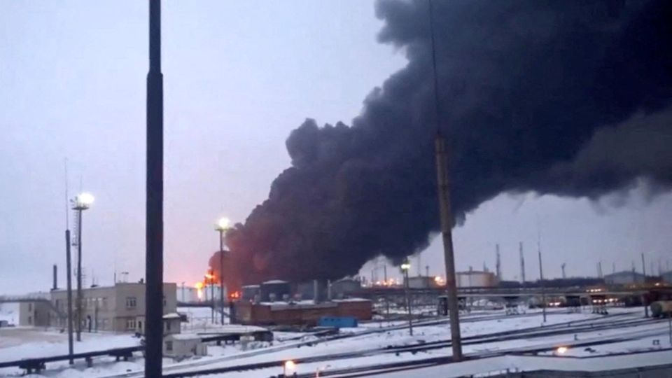 Drone attack on a refinery in Ryazan Oblast, Russia.