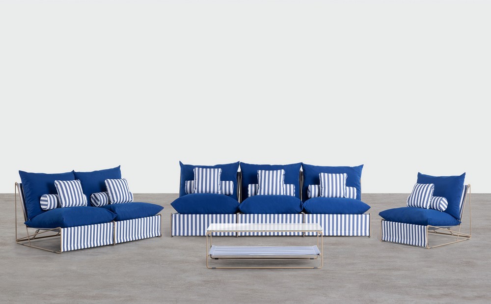 White and blue, the iconic palette of the Riviera terrace