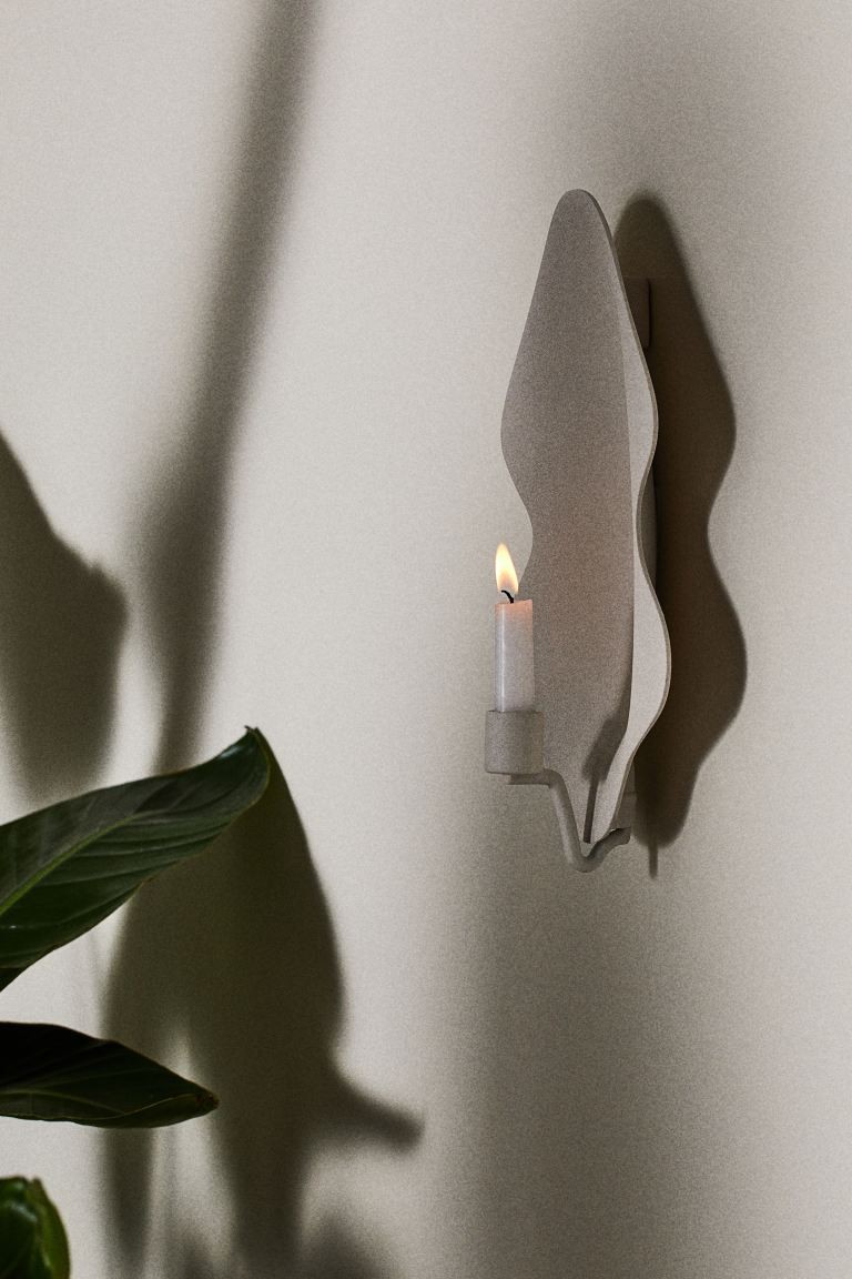 The candle holder, a trendy wall decoration