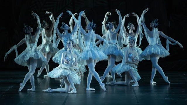 Ballettfestwoche 2024: "Acte des ombres", der berühmte "Schattenakt" aus "La Bayadère".