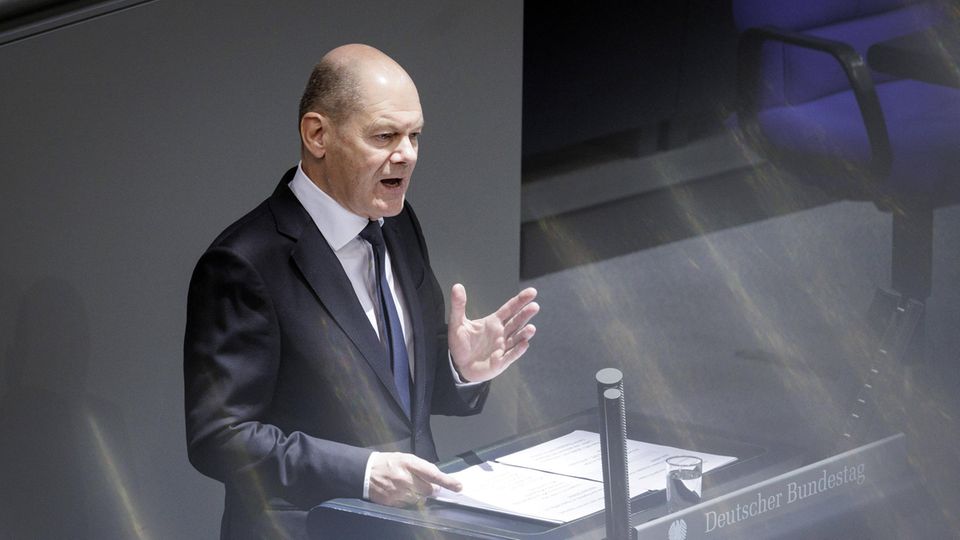 Olaf Scholz at the lectern