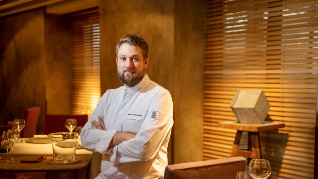 Michelin Guide: Anton Gschwendtner followed Jan Hartwig as head chef in the Bayerischer Hof studio.  He also stands for star cuisine.