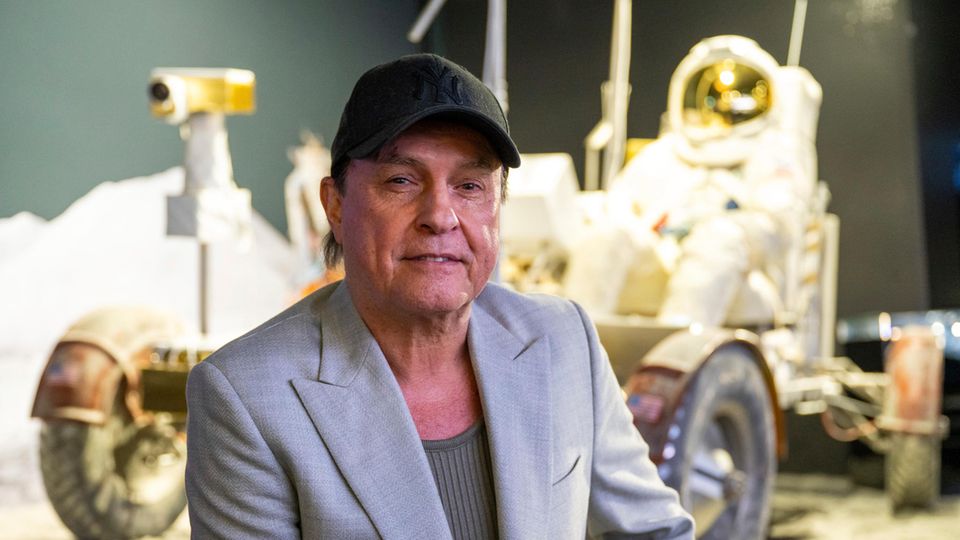 Peter Schilling in front of a lunar mobile