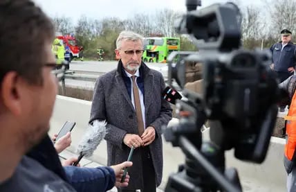 Armin Schuster (CDU, M), Interior Minister of Saxony, gives a press statement at the scene of the accident on the A9.