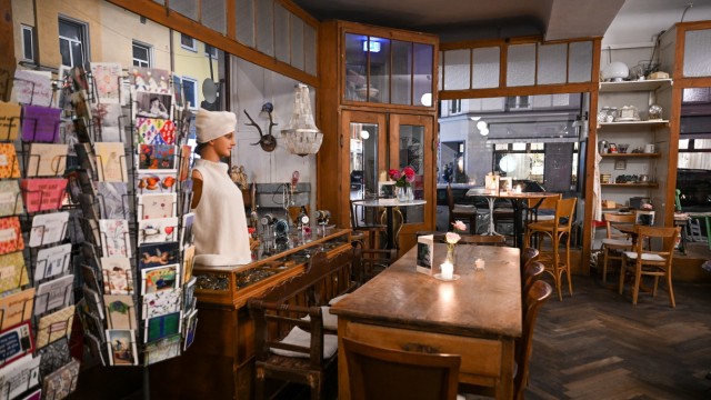 Gastronomie in München: Im Café Marais im Westend sieht es an einigen Stellen aus wie vor 100 Jahren.