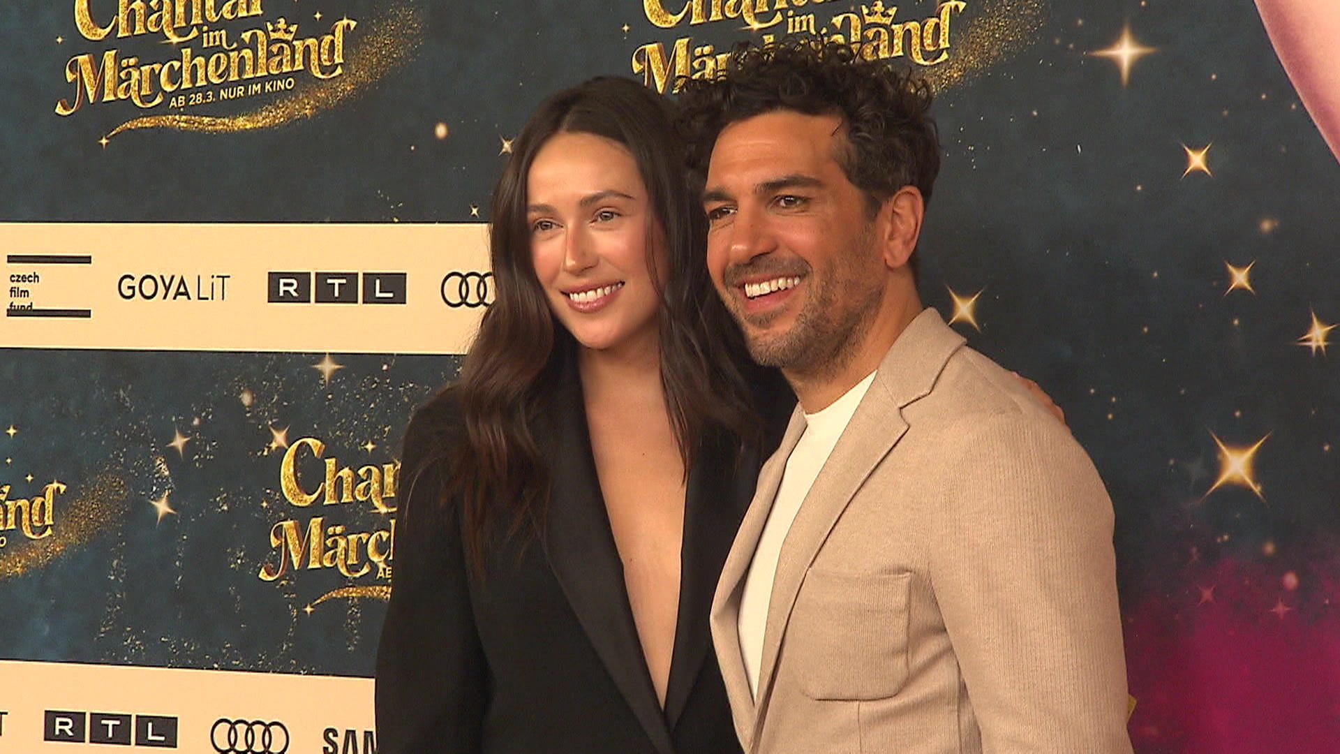 Elyas M'Barek - declaration of love to his wife Jessy!  In front of the camera