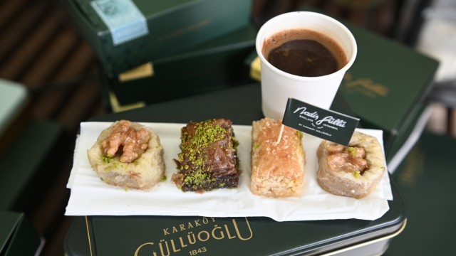 Baked goods in Munich: Nadir Güllü's pop-up stand on the Viktualienmarkt has to close on March 31st, but baklava sales will soon have a permanent location.